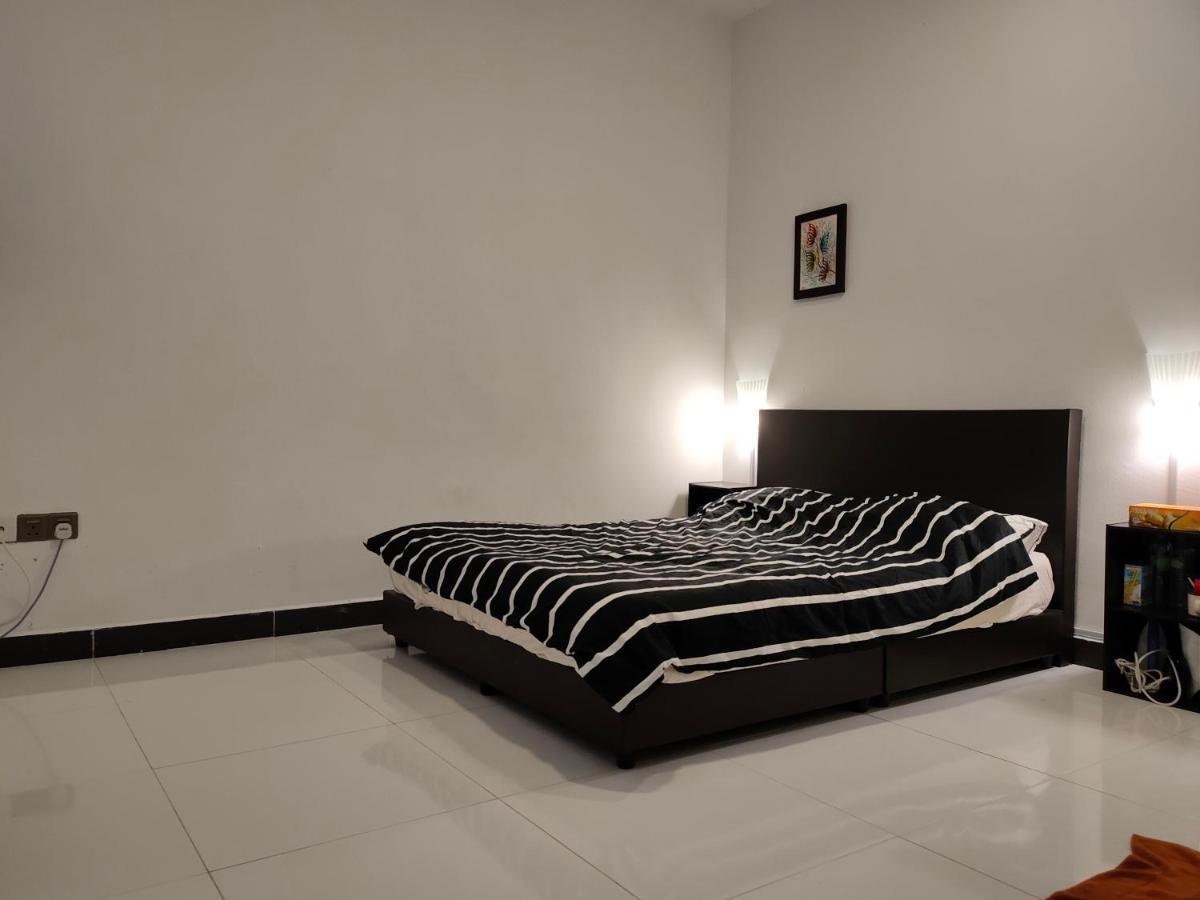 Aleesa Roomstay Пасир Путех Экстерьер фото